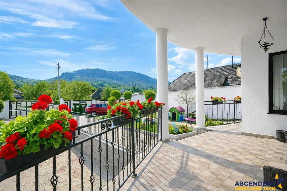 Resedinta distincta, mobilata cu rafinament, pe 1.000 mp teren, Central, Sacele, Brasov