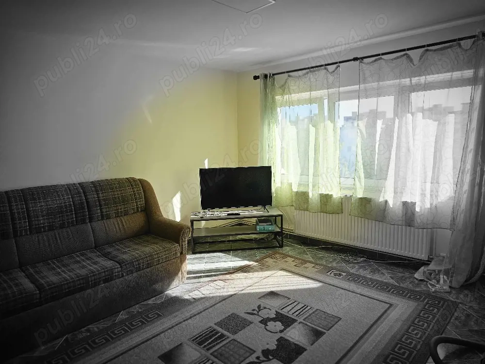 Ofer spre vanzare apartament 2 camere decomandat