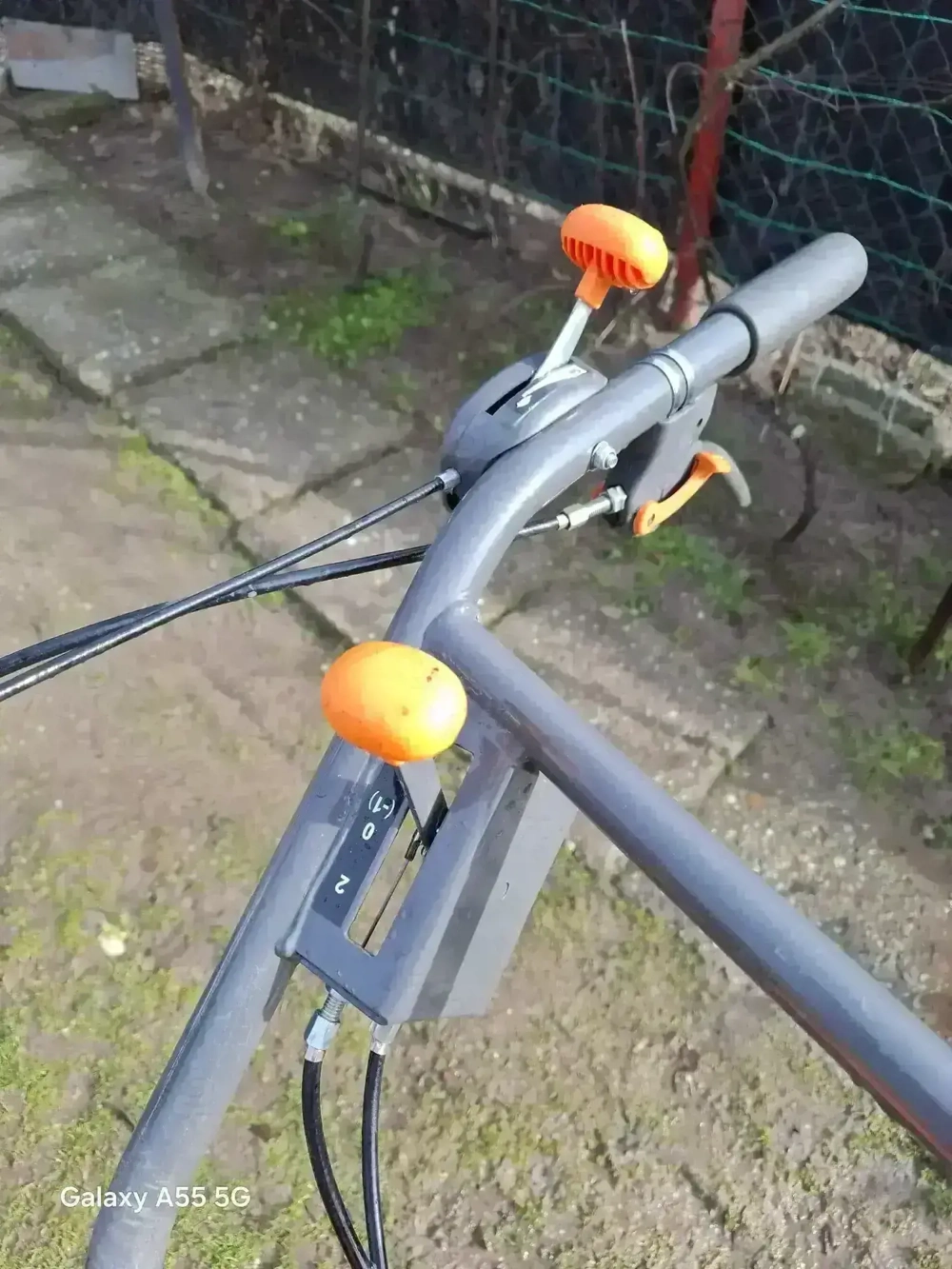 Vând motocultor cu remorca 