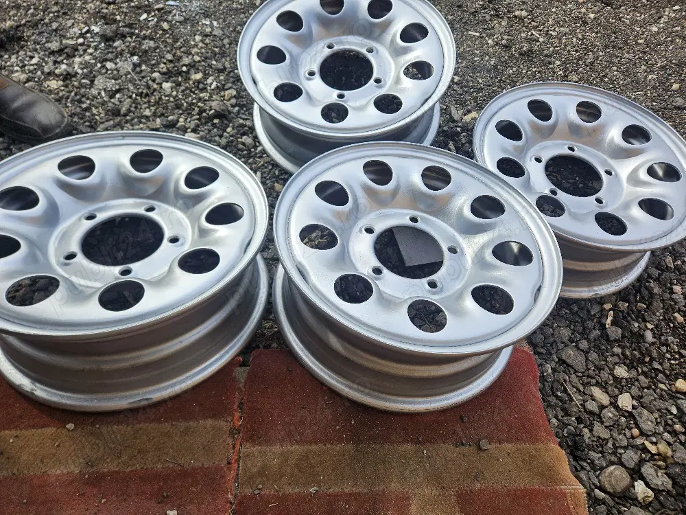 set de jante R15 suzuki  vitara pana in anul  2000  R15.   5X139.7 CU 5.5 J lada niva samurai feroza