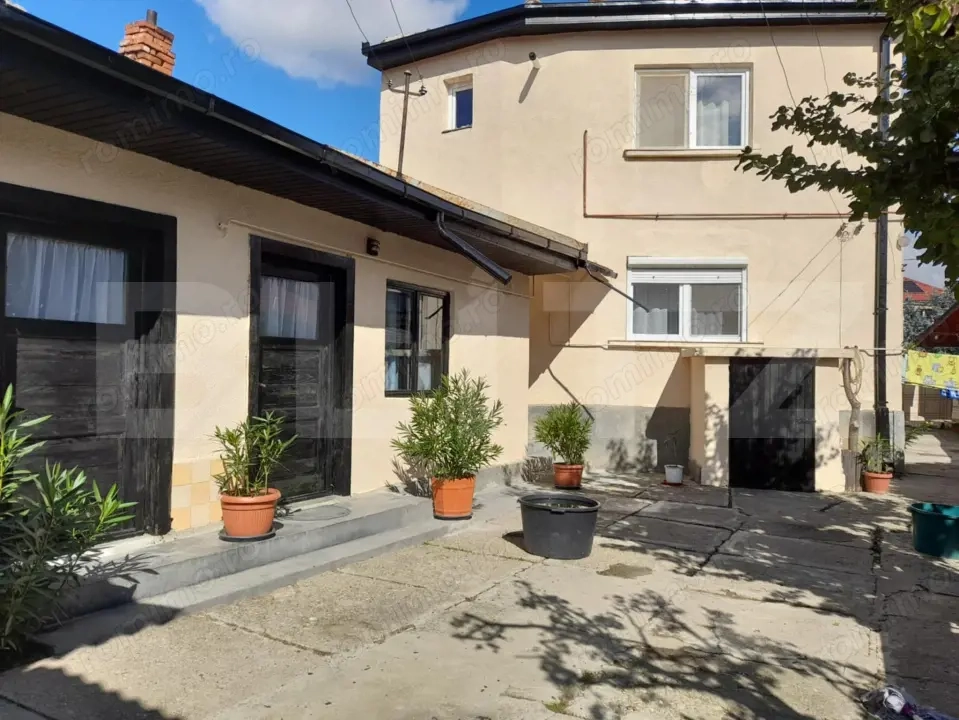Casa 4 dormitoare, 220 mp, teren 500 mp, zona Titulescu