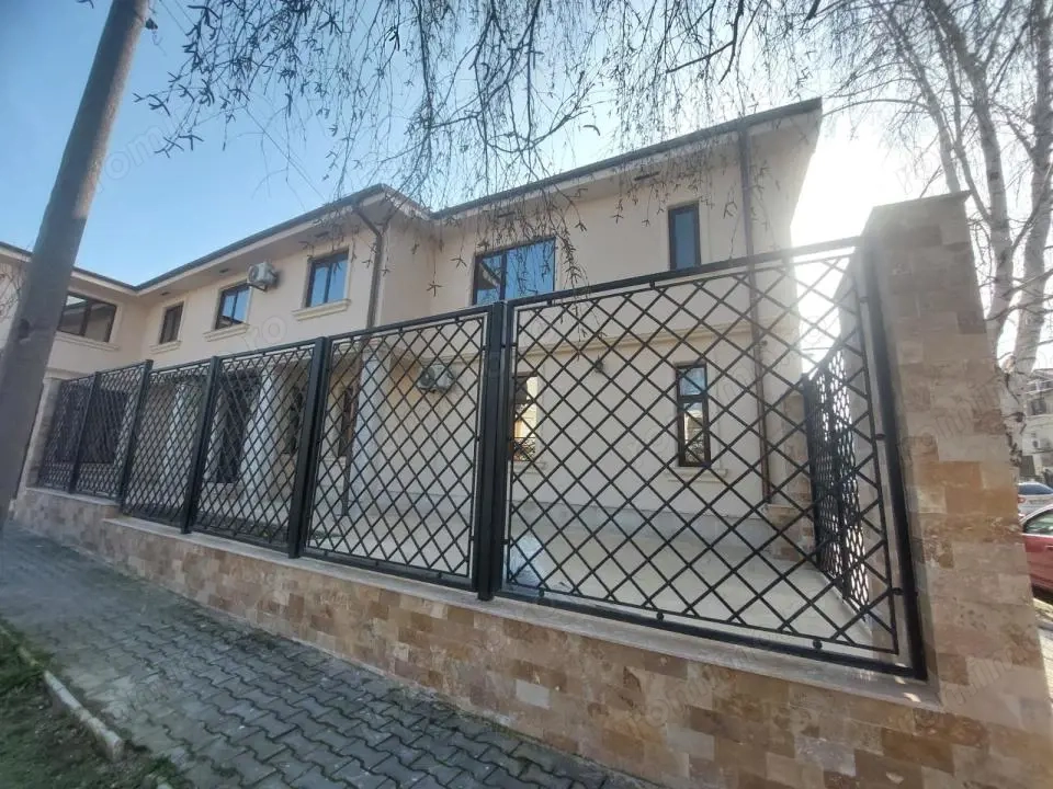 Tomis II, imobil 7camere, ideal sediu firmă / activități de birouri