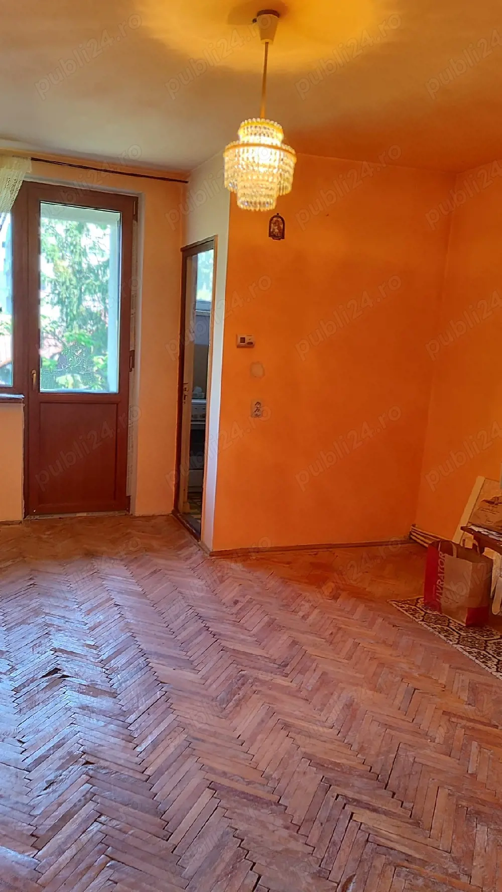 Vand garsonieră 