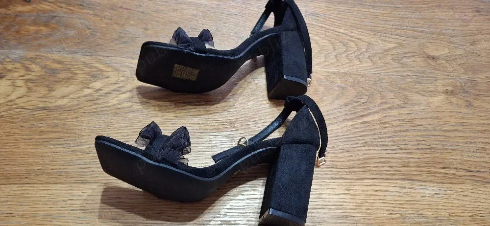 vând sandalele damă 35