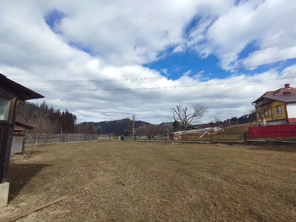 Vând teren intravilan de 8 ari