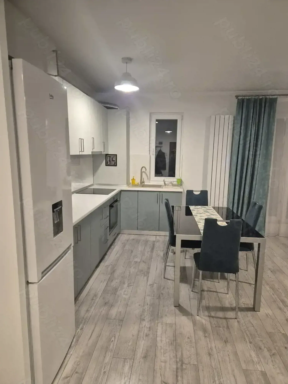 Inchiriez apartament