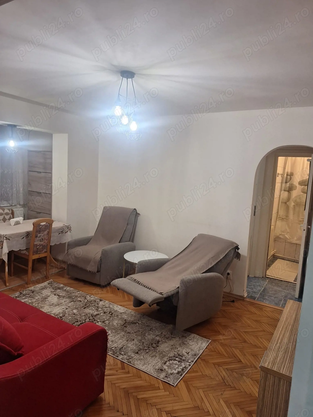 Închiriez apartament cu 3 camere ,micro 3,etajul 3