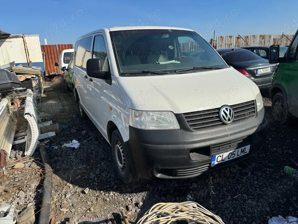 Volkswagen Transporter 9 locuri