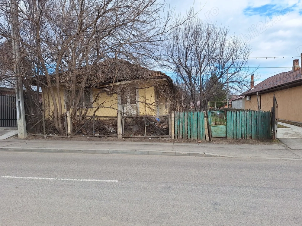 Casă bătrânească de vânzare