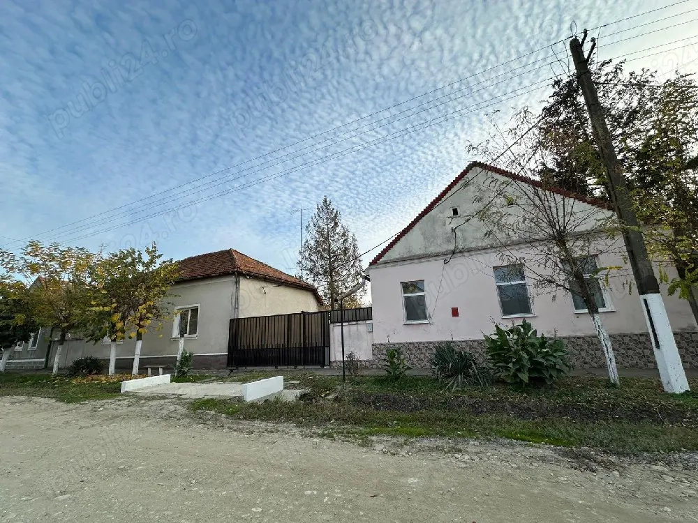 Casa de vânzare 2 corpuri