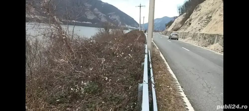 Vand Teren la Dunare(Svinița)-250m p si 500m p