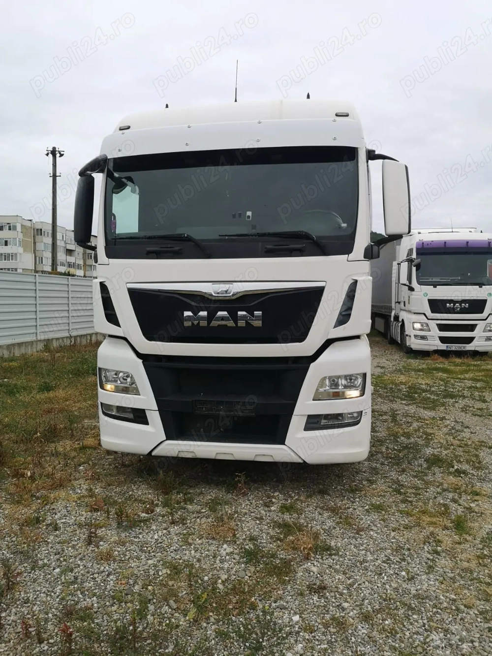 Se vinde ansamblu cap tractor + semiremorca