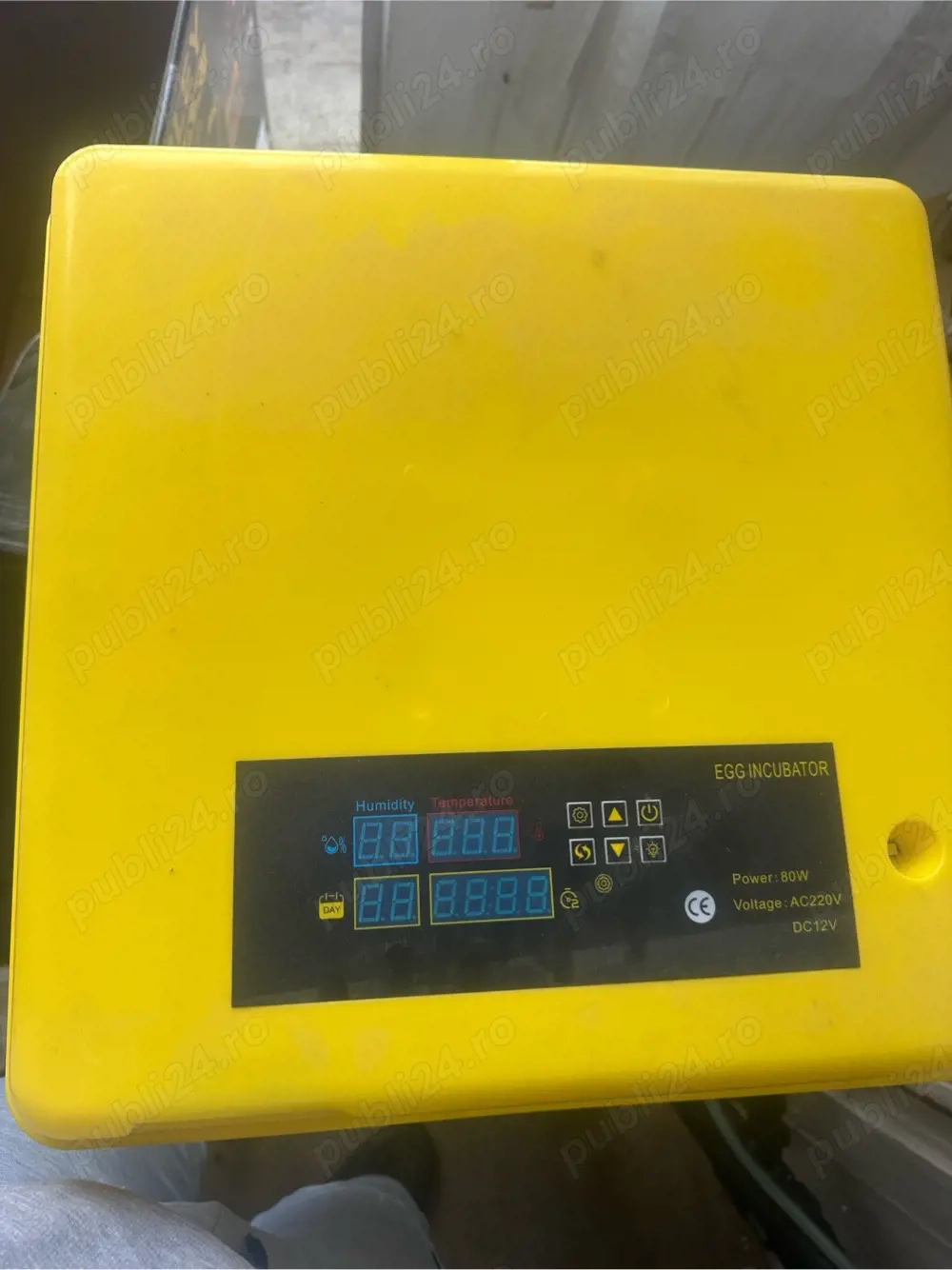 Titlu: Incubator Automat 96 Ouă   Dublă Alimentare (220V 12V)