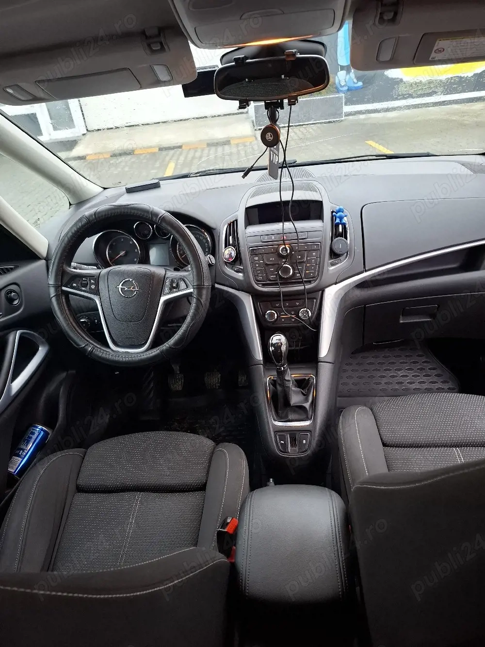 Vând opel zafira tourer