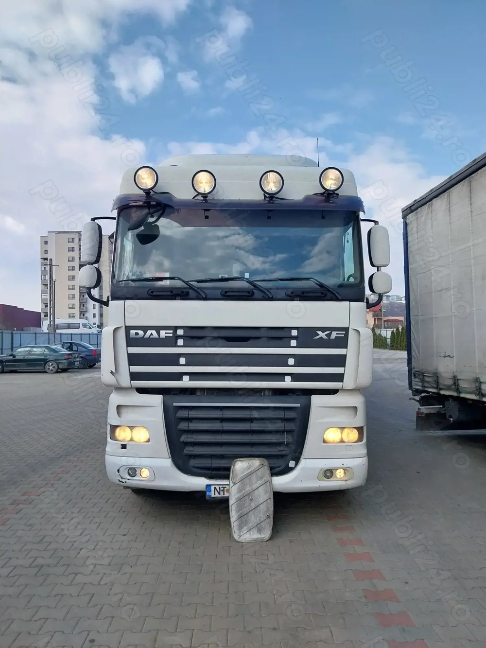 Ansamblu DAF XF 105+Krone