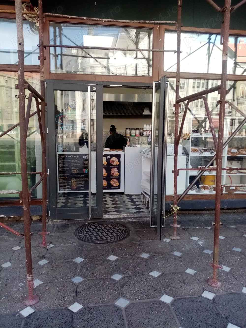 Angajam Personal Langoserie! Plăcinte! Gogogsele! 