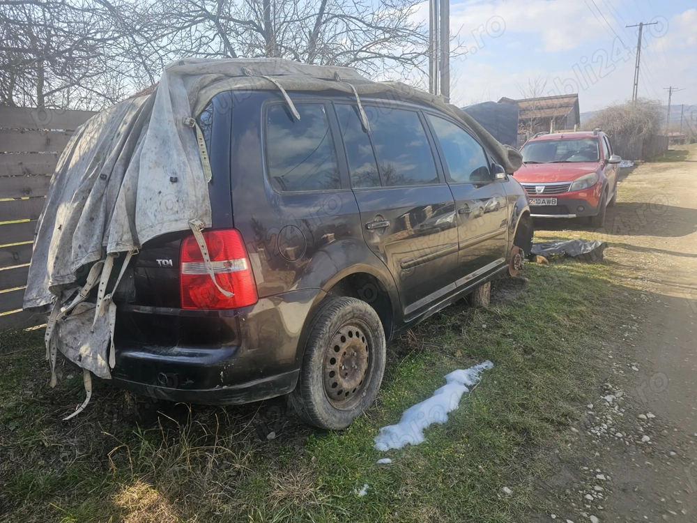 Vand vw touran 1.9 tdi 7 locuri pentru dezmembrări 
