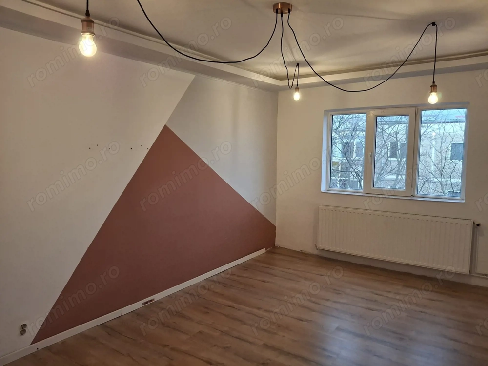 Aradului Vest | 3 camere | Decomandat | Centrală proprie