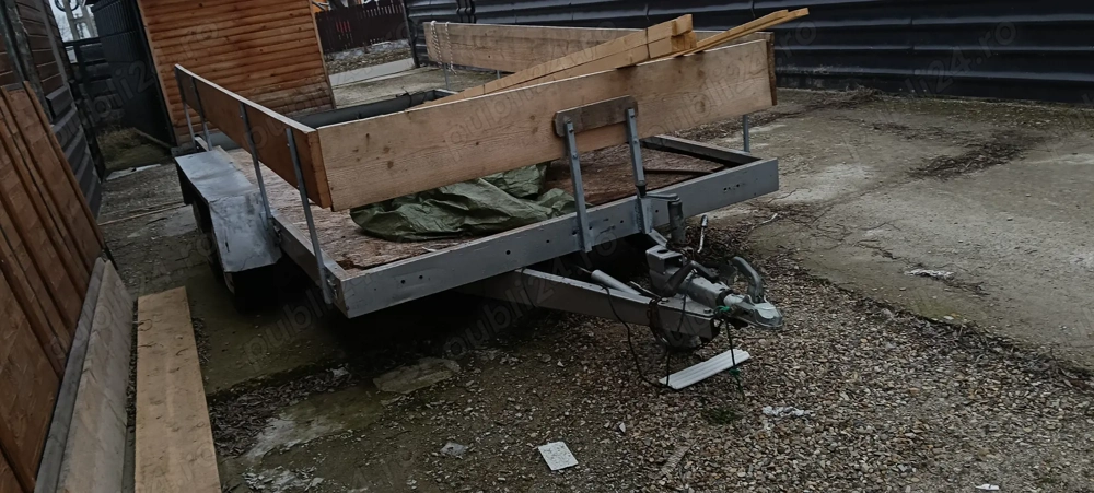 Vand urgent remorca platforma , in stare foarte buna de funcționare, cu toate actele la zi, 