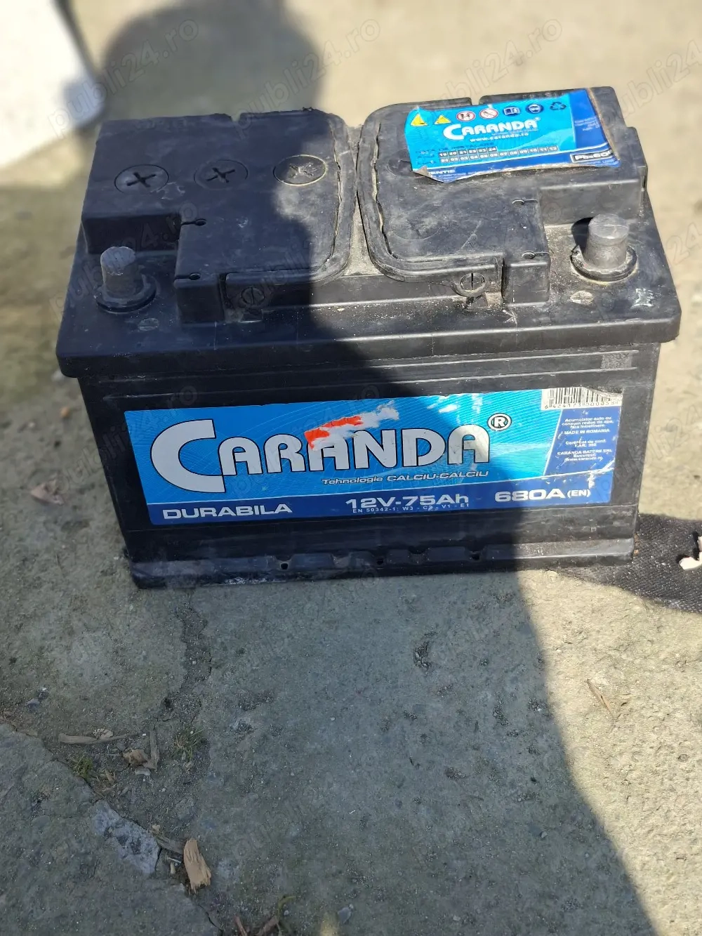 vînd baterie auto 200 lei -75V Ah și casetofon Auto