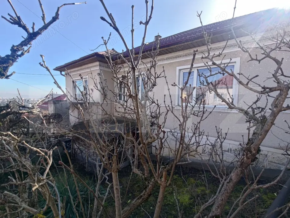 Oportunitate ! Casă renovabilă, 176 mp, teren de 530 mp, zona Andrei Mureșanu!