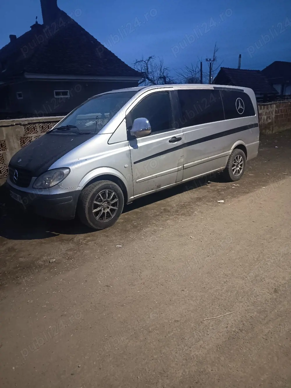de vanzare Mercedes vito 22 an 2005 cai 15 preț 3000 euro tel   