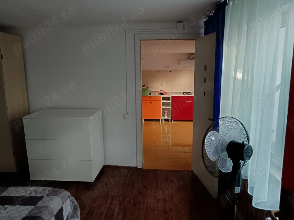 Inchiriez apartament 2 camere zona PIATA CRUCII
