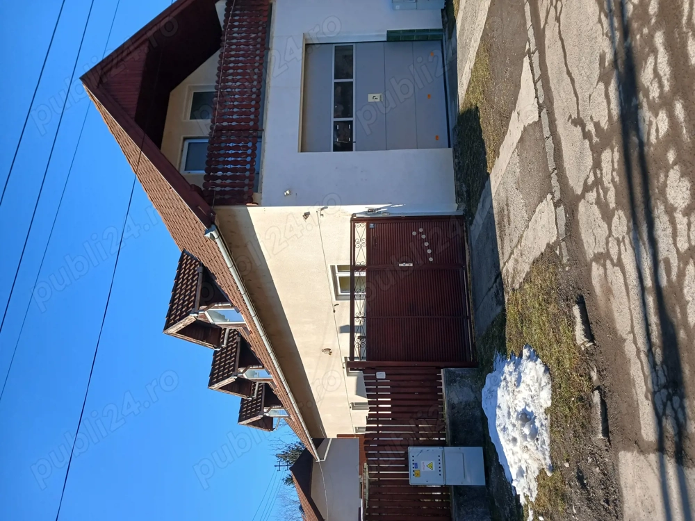 Casa de vanzare + garaj cu mansarda + anexe