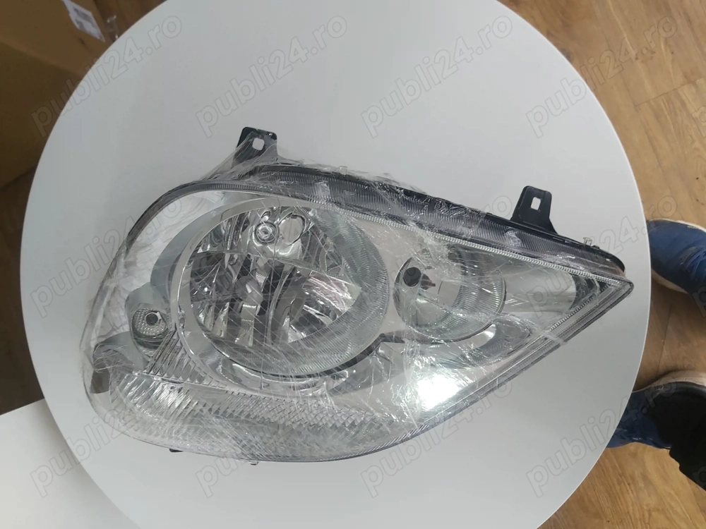 Far stânga și dreapta pentru Mercedes sprinter 315 plus panou radiator 1200 RON toate 