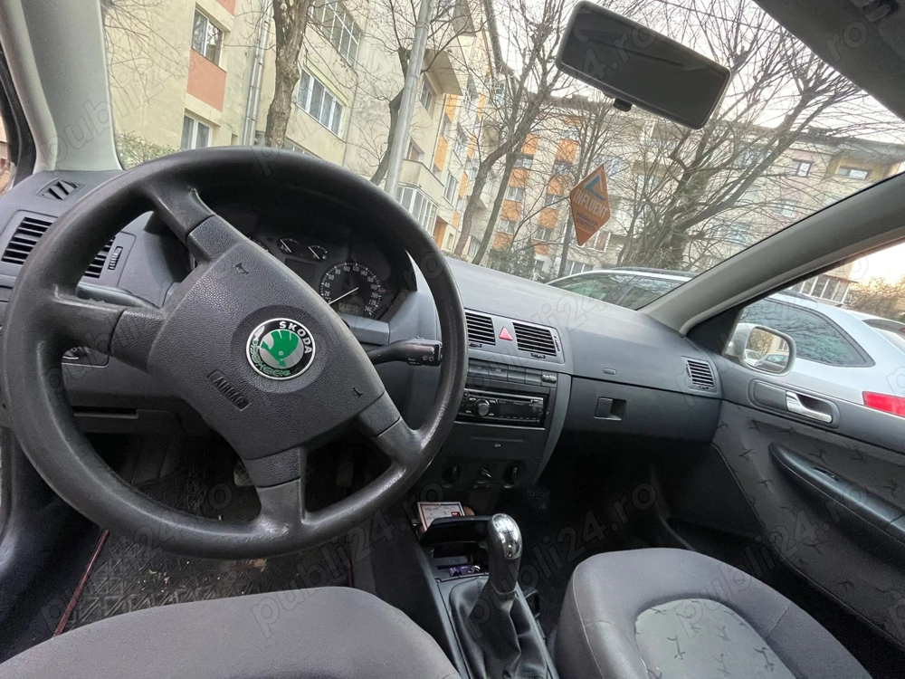 Skoda Fabia Combi argintie benzina
