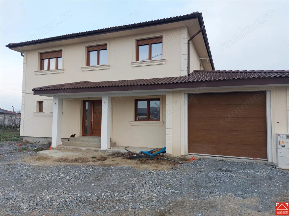 Casa cu arhitectura mediteraneana in Zimandcuz