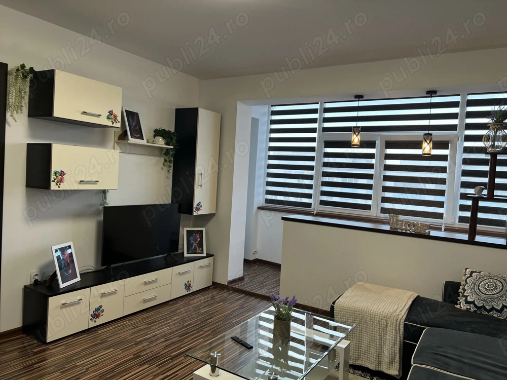 Inchiriez in regim hotelier apartament 