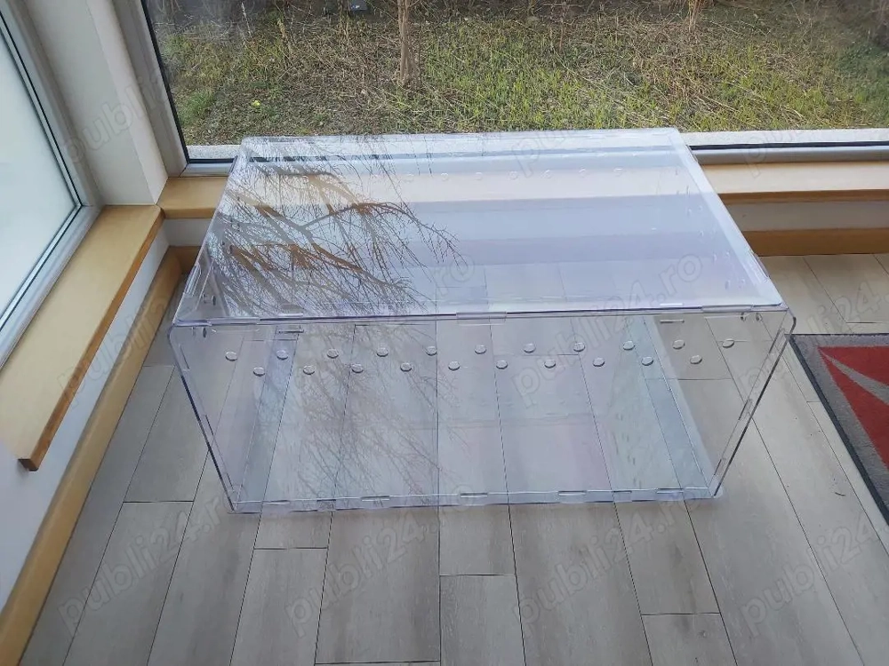 De vânzare   Cutie Plexid, stare foarte bună