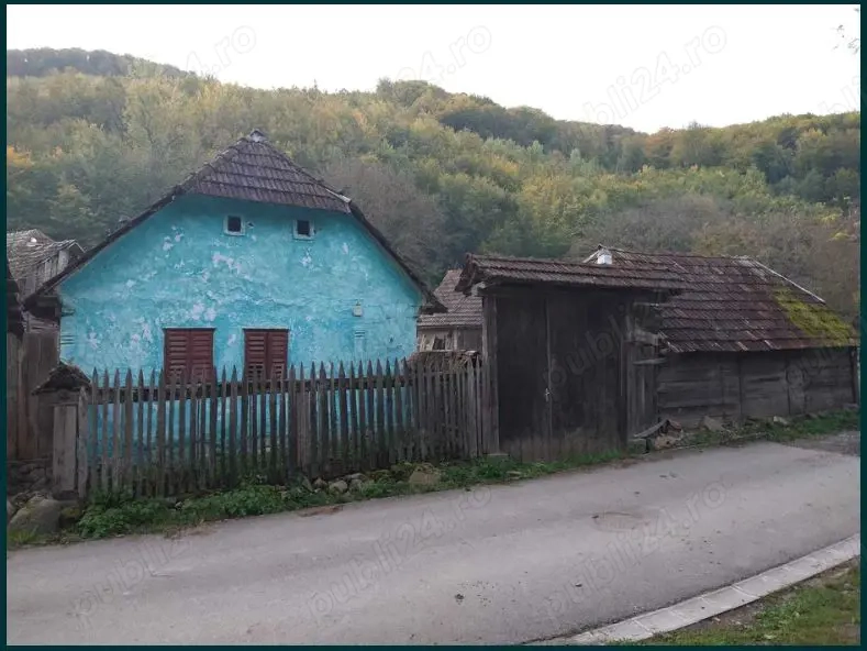 Casa traditionala+teren 640 mp de vanzare la munte, in localitatea Tarcaita, langa Beius