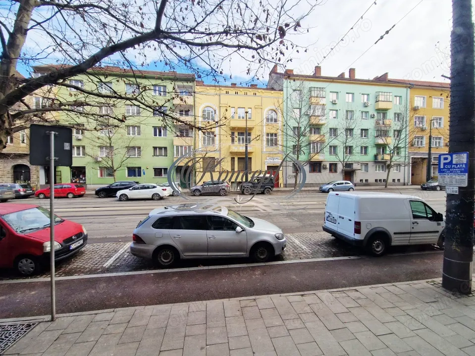 Apartament decomandat, zona Facultatii de Litere