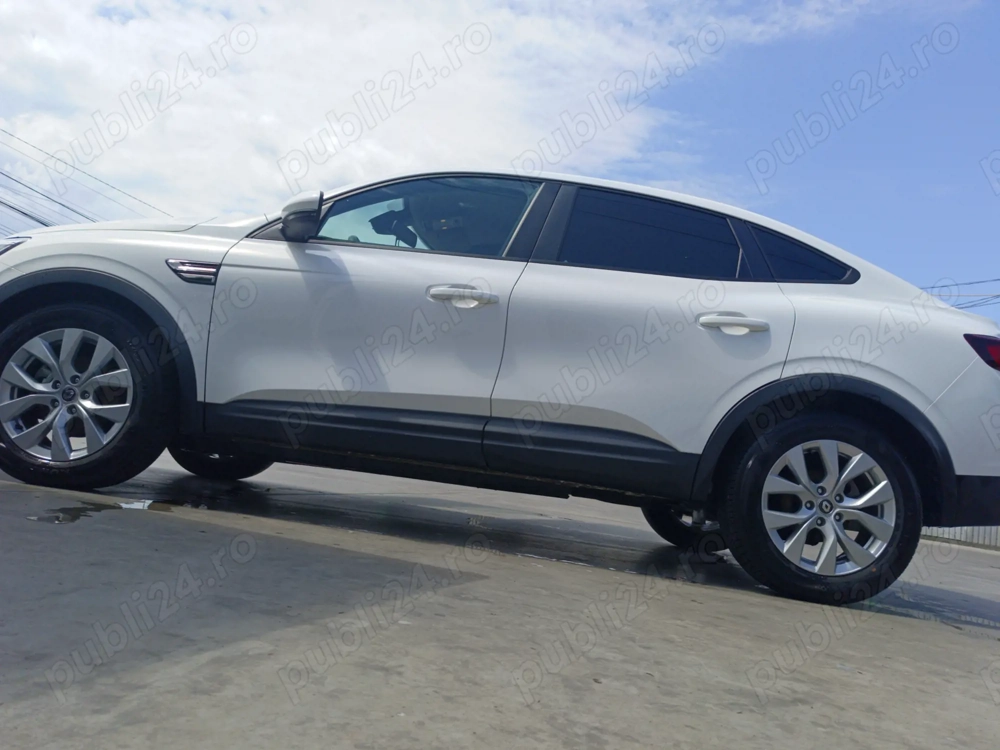 Mașina Renault Arkana mild hybrid 2022