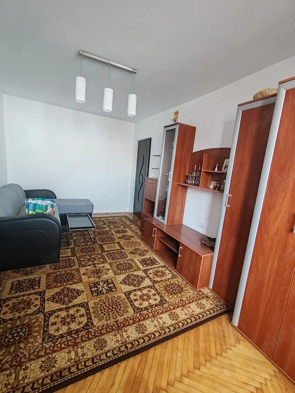 Vând apartament 2 camere et 1 din 4