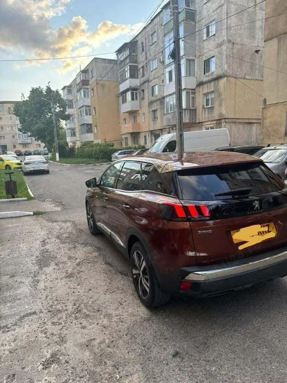 Dezmembram Peugeot 3008 1.2 benzina An 2018 Cod motor HNY
