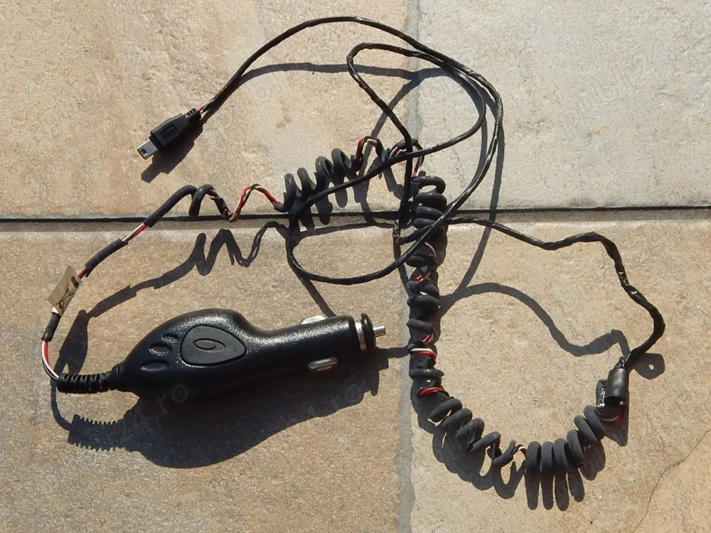 Incarcator auto pentru GPS Atech ATPI-68HT0501 conector micro USB 12V uzat