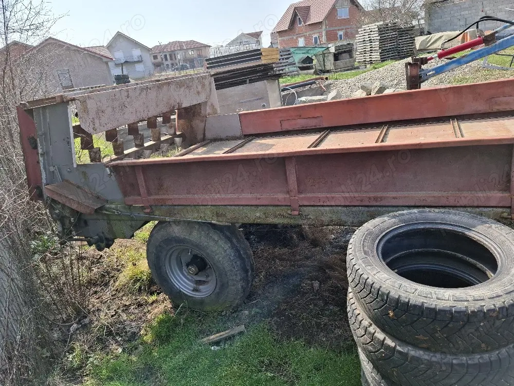 vand remorca împrăștiat gunoi 