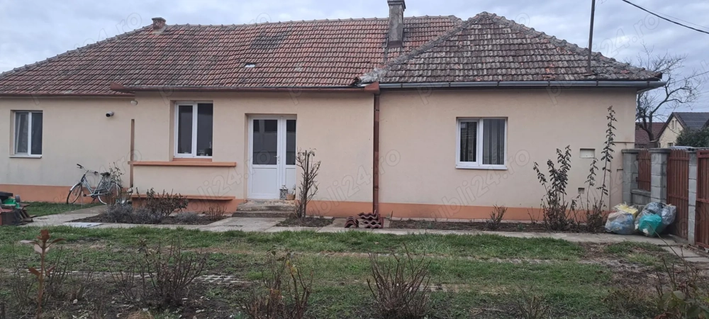 Casă individuală cu teren mare, de vânzare, în Giarmata