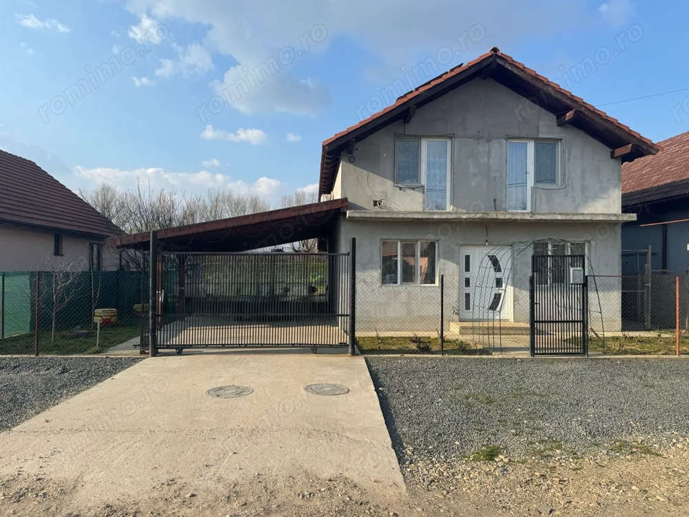 Casa Individuala Sanmihaiu Roman,P+M,4 Camere,2 Bai,Panouri Solare,Carport Auto