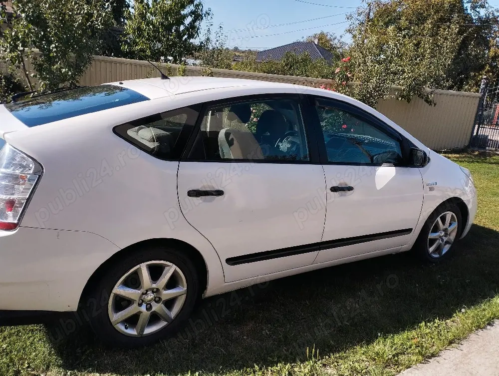 Vând Toyota Prius. AUTOMATĂ 