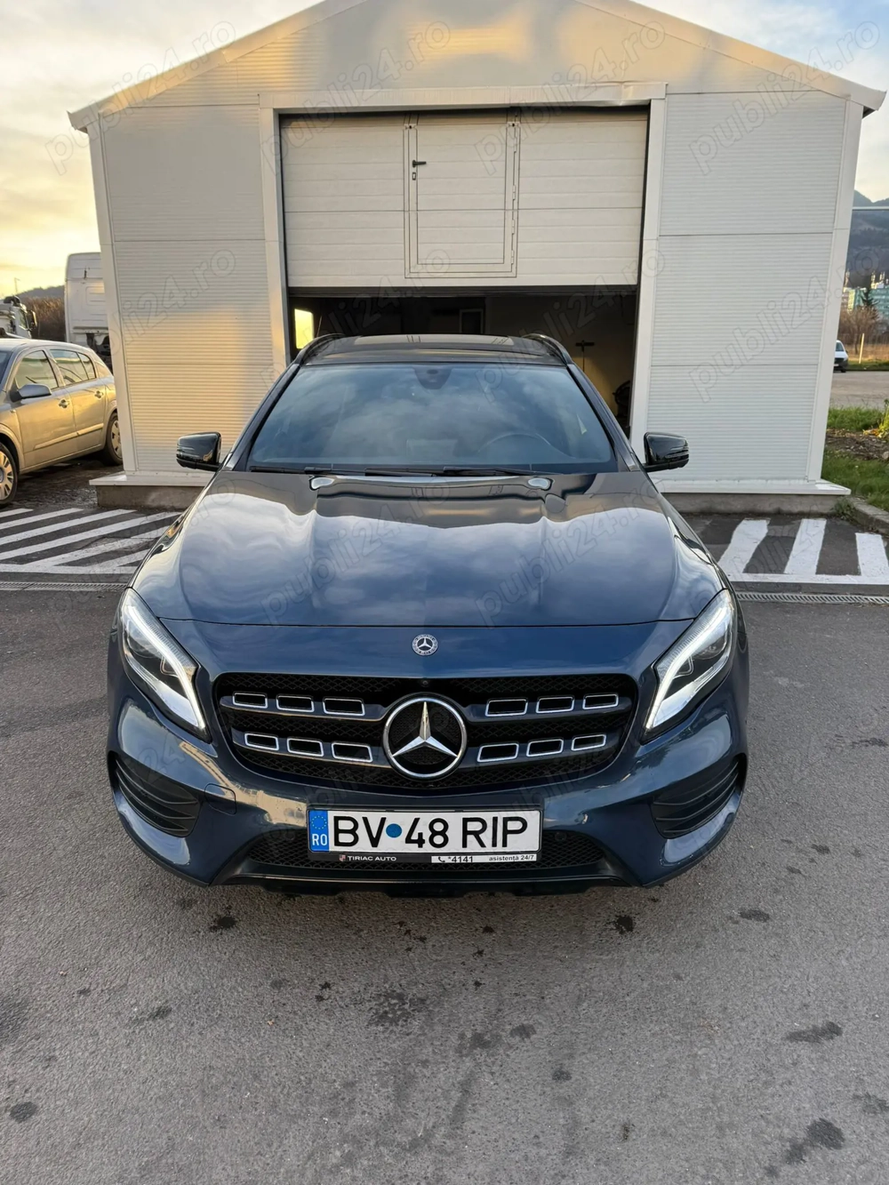 Mercedes-Benz GLA250 4matic automat cu garantie Noiembrie 2027