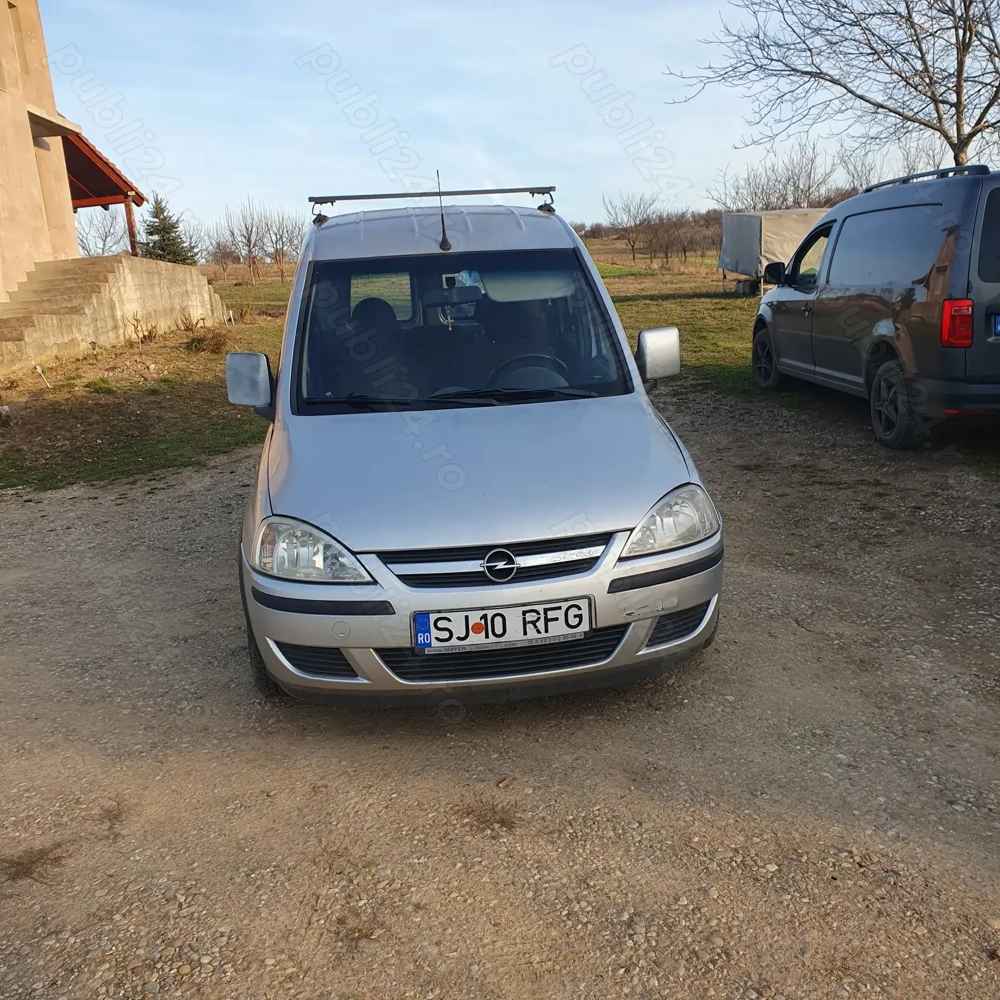 Vând Opel Combo 1,7cdti. 