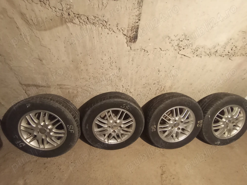 Vând 4 jante Aliaj R15 în 16 spițe echipate cu anvelope de Vară 195/65/R15, prindere 4X108. 