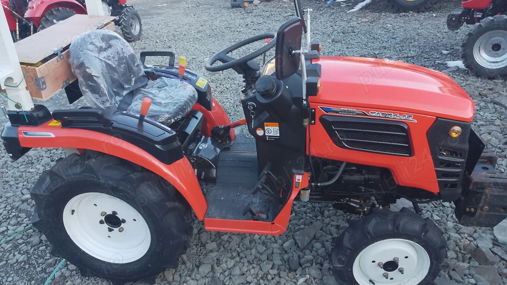 Tractoare noi cu dubla tracțiune de la 4400 euro 