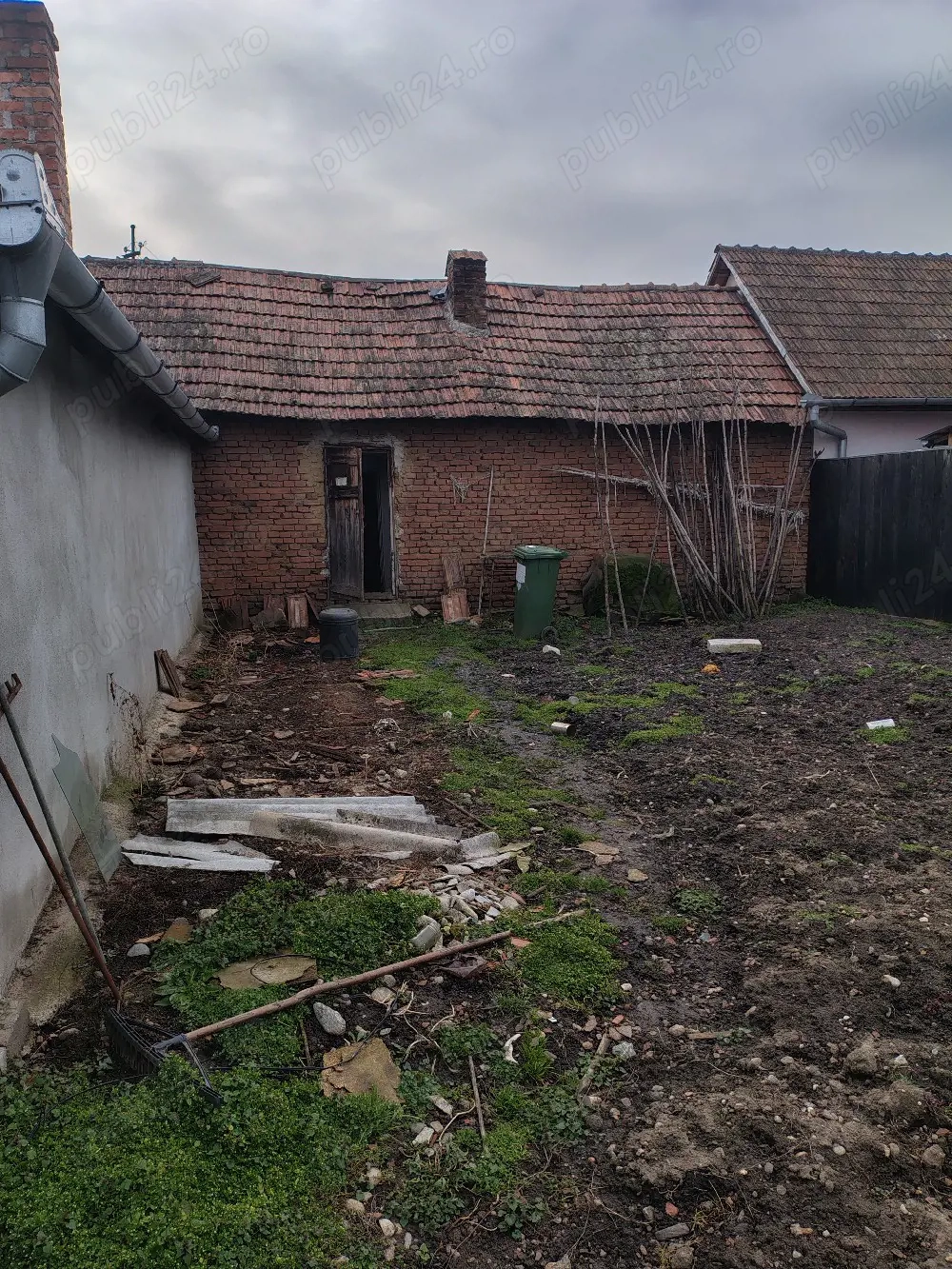 vind casa  in sebes str calarasi 2 camere