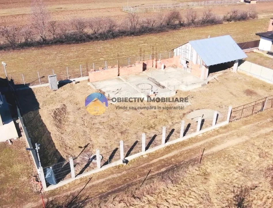 TEREN intravilan + temelie casă + garaj – Dumbrava Roșie