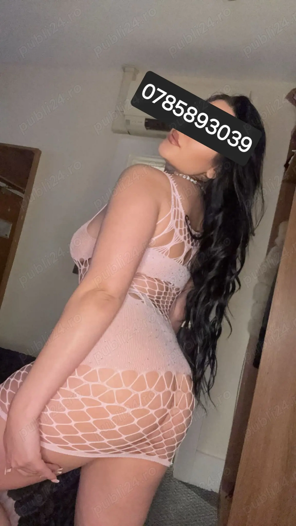 Party with a sexy brunette  Doar deplasări   